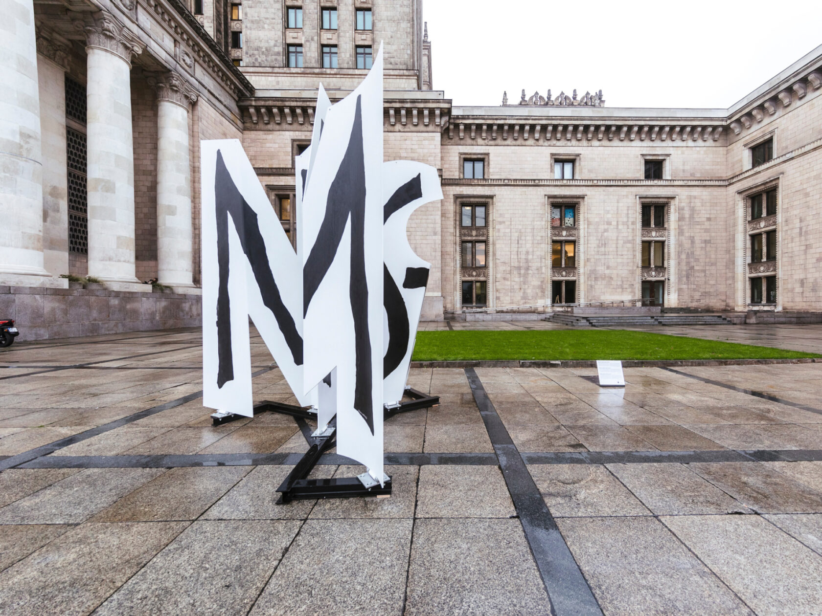 Pre-preview of “MSzN” sculpture